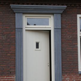 Statige deurpost
