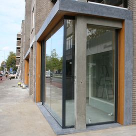 Gevel met natuursteen winkel
